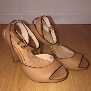Pour La Victorie Nude Heels